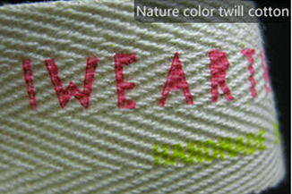 環境友好的な綿によって編まれる衣類は衣服のための札を刺繍されて分類します