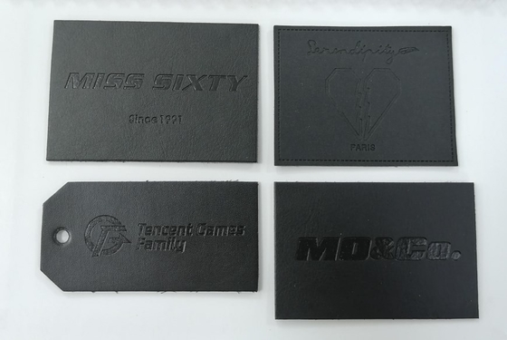 友好的な浮彫りにされたロゴのスエードのMicrofiber PUの革ラベル洗濯できるEco
