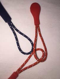 鮮やかな設計衣服のための耐久のゴム製ジッパーの引き手利用できるサイズ