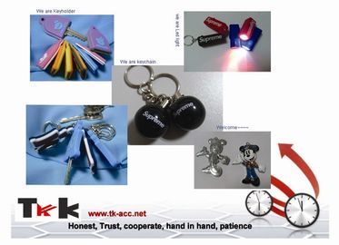 新型によって個人化された昇進のギフトはLEDライトが付いているロゴ ポリ塩化ビニールKeychainを捺印しました