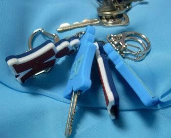 新型によって個人化された昇進のギフトはLEDライトが付いているロゴ ポリ塩化ビニールKeychainを捺印しました