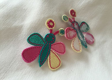 カスタマイズ可能な刺繍されたバッジの布のステッカーおよびショーの特性;方法