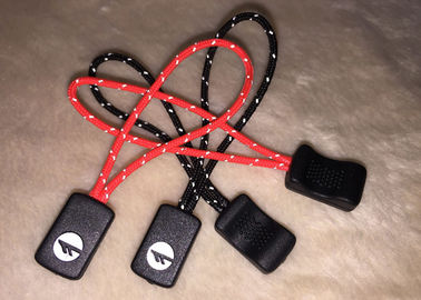個人化された3dロゴのSkiwearのスポーツのゴム製ジッパーの引き手のマイクロの注入