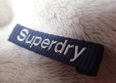 Superdry 3Dのジャケットのための高周波銀製のロゴの衣類の首のラベル