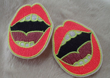 絶妙な、多色刷りの個人化された刺繍されたバッジ、習慣は赤ん坊の衣服のためのパッチを刺繍しました
