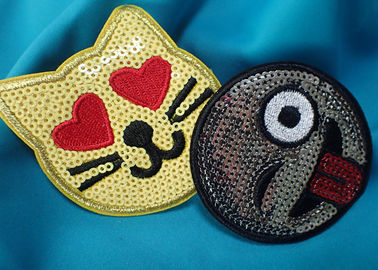 編まれた注文の衣類パッチは、ピンクの美しいバンド赤ん坊の衣類のためのパッチを刺繍しました