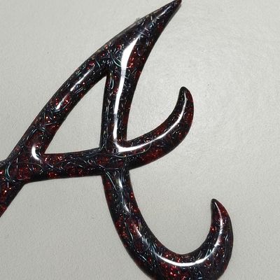 カスタマイズされた高周波3D TPUエンボスロゴ赤メタリック熱転写ラベル（バッグ用）