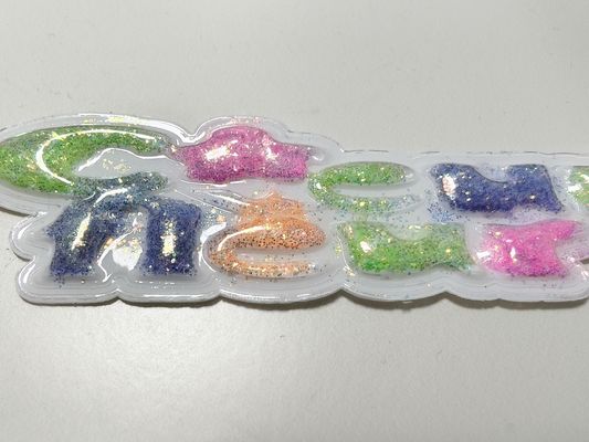 持続可能なカスタムスパークリングピンクイエローTPUパッチパフラベル 衣類用