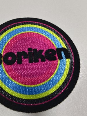 カスタム熱プレスフロッキングロゴパッチアイロン接着熱転写ビニールTシャツ