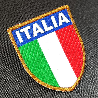 工場カスタムシールドフラッグ刺繍パッチ カスタマイズされた衣類ラベル 縫い付け衣類バッジ