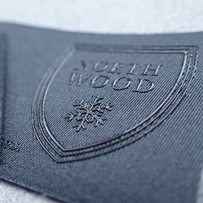 シリコン熱転写ラベル - 伸縮性洗濯可能な衣類アクセサリーカスタムロゴシールドバッジ