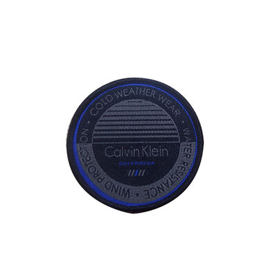 パーソナライズされたラベル カスタムシャツ 織物 ハング タグ タグ 衣料品のパッチ 彫刻ロゴ 塗装ゴム 3D 柔らかいPVCバッジ 縫製