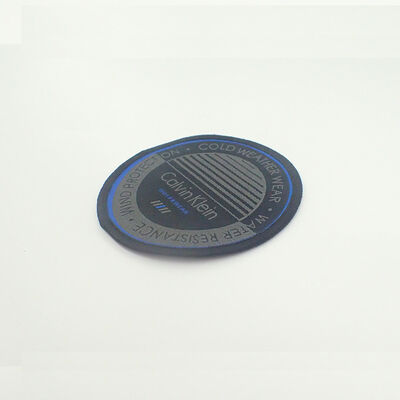 パーソナライズされたラベル カスタムシャツ 織物 ハング タグ タグ 衣料品のパッチ 彫刻ロゴ 塗装ゴム 3D 柔らかいPVCバッジ 縫製