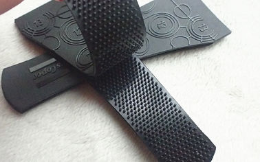 衣服の袖の注文の衣類は光沢がある浮彫りにされたプラスチック ロゴのTPUのヴェルクロ鈍いポーランドの表面を修繕します
