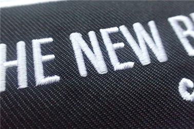 洗濯できる黒いポリエステル注文の衣類パッチ/接着剤はパッチを刺繍しました
