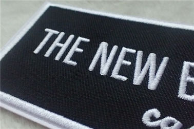 洗濯できる黒いポリエステル注文の衣類パッチ/接着剤はパッチを刺繍しました