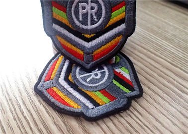 衣服のためのブランドのロゴの耐久の多彩な刺繍されたパッチ