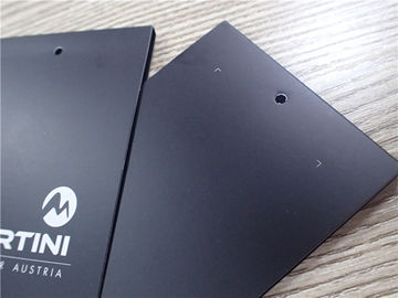 黒い紙カードの折られた衣類のこつは環境友好的なインク印刷の白のロゴに付けます