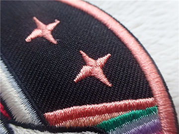 暖房の溶解が付いている方法パターンによって刺繍されるパッチはレーザーの支持します