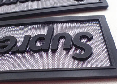 方法衣服のためのシリコーンのラベルのゴム製パッチが付いている装飾的な金属の網