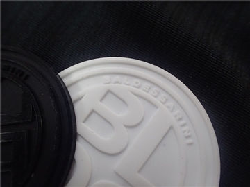 衣服または袋のための注文のゴム製ロゴ パッチ/円形のシリコーンのバッジ