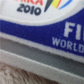 スポーツ・ウェアの装飾のために多色刷りパッチを群がらせるFifaワールド カップの熱伝達