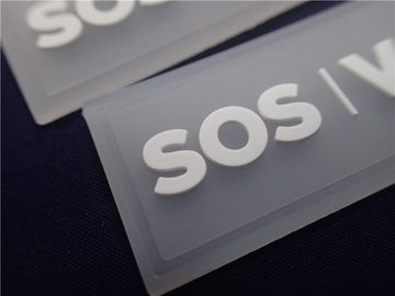洗濯できる注文のゴム製ロゴ パッチは-帽子のためのシリコーンのバッジで…、縫います