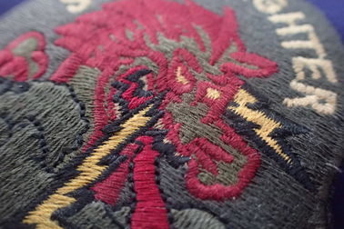 半円の形のジャケット レーザーの切口の基礎の仕上げのための注文の刺繍パッチ