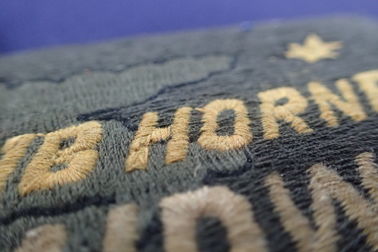 半円の形のジャケット レーザーの切口の基礎の仕上げのための注文の刺繍パッチ