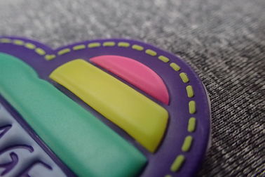 専門家はパッチ/3Dゴム パッチのPantone注文のTpuの色を浮彫りにしました