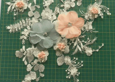 刺繍される3D花は衣類のアップリケのDiyの付属品のためのパッチの縫いましたり/鉄