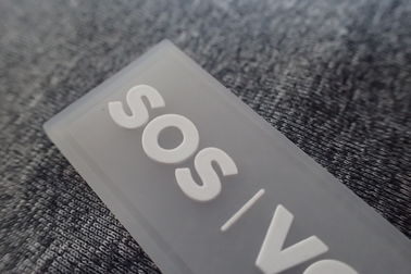 均一/ゴム製衣類のラベルのためのハンドメイドのゴム製ロゴ パッチ