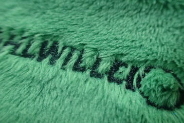 緑の長方形の習慣は荷物のためのビロードの生地のパッチを刺繍した