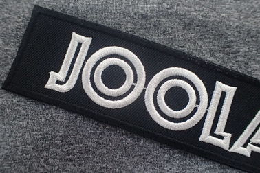 熱切口のPolysterによって刺繍されるバッジ