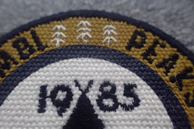 円の高密度習慣によって刺繍される背部パッチ