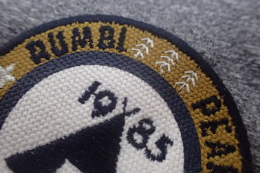 円の高密度習慣によって刺繍される背部パッチ