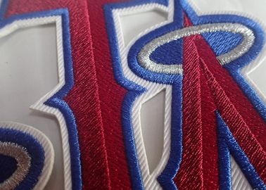 織物は編まれた衣類注文の刺繍されたパッチで縫う
