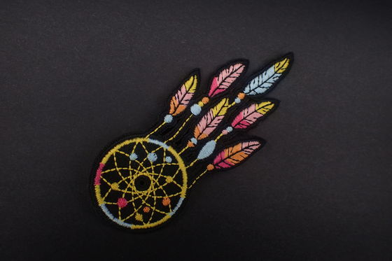 支持の刺繍されたシュニールの鉄は布パッチで縫う