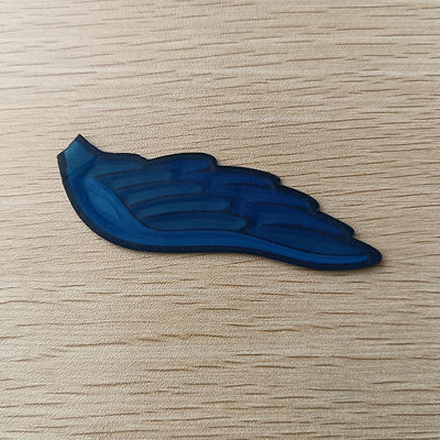 バッジ3Dの鉄は柔らかいTPUが衣類のために修繕する銘柄のロゴを浮彫りにした