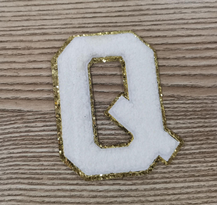 タオルによって刺繍される手紙パッチは衣服のための熱伝達のラベルを