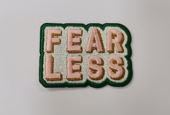 洗濯できる縁によって刺繍される布パッチは熱伝達のラベルを