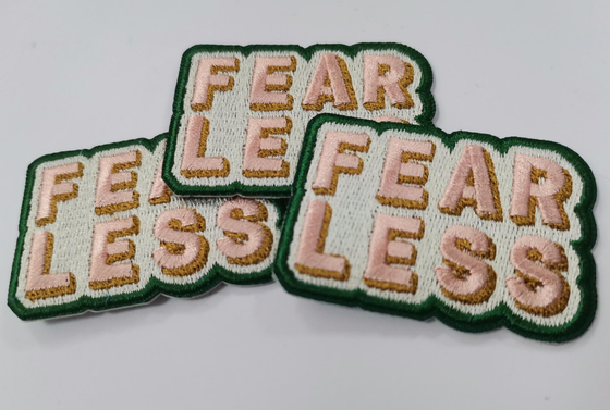 洗濯できる縁によって刺繍される布パッチは熱伝達のラベルを