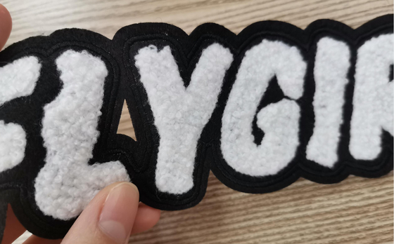 衣服のためのカスタマイズされた設計タオルの刺繍パッチの熱伝達のラベル