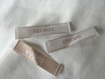 環境友好的な綿によって編まれる衣類は衣服のための札を刺繍されて分類します