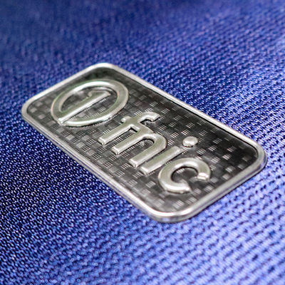 パーソナライズされた高品質の服 3D シルバー 黒 Tpu 熱金属転送 ロゴ 衣類