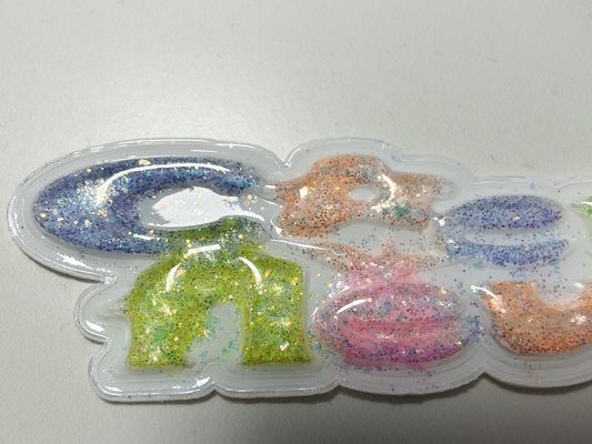 持続可能なカスタムスパークリングピンクイエローTPUパッチパフラベル 衣類用