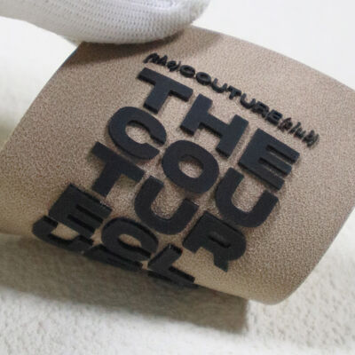 マイクロファイバーに泡付きのシリコンプリントラベル - コチュールクラブ オーダーメイドブランドタグ