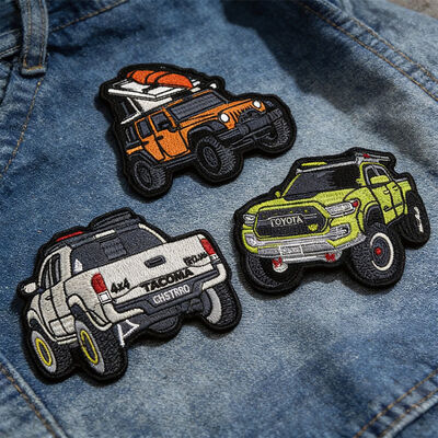 プロフェッショナル向けにデザインされたカスタム刺繍パッチをユニフォーム、バッグ、帽子、ジャケットに施し、永続的な印象と視認性を提供します。