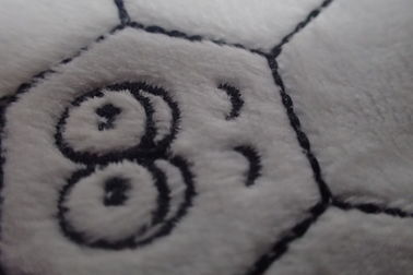 漫画のフットボール レーザーの切口の習慣によって刺繍されるバッジ