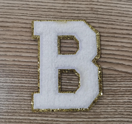 タオルによって刺繍される手紙パッチは衣服のための熱伝達のラベルを